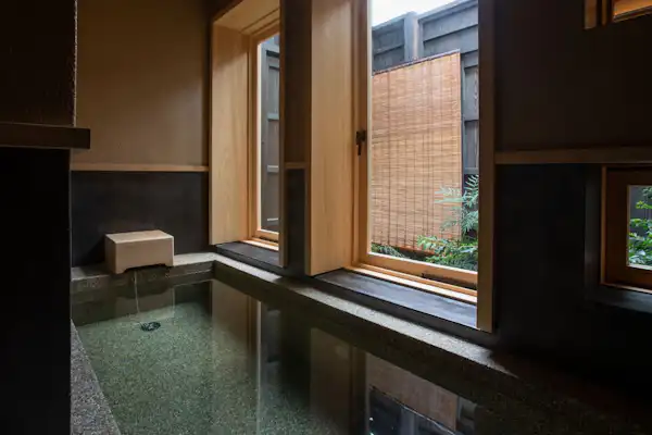 ห้องพักใหม่พร้อมอ่างอาบน้ำกลางแจ้ง แยกต่างหาก Kura <Toga>