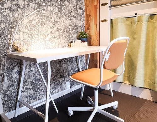 ・【個室】8人部屋／デスク完備です