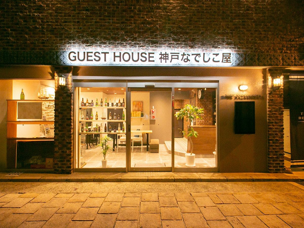 ในฤดูร้อน คุณสามารถเพลิดเพลินกับเบียร์จากทั่วโลกบนดาดฟ้า!