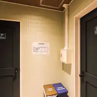 - ห้องอาบน้ำสำหรับผู้หญิงเท่านั้น / มีสองแห่ง