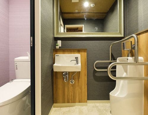 ・共用男子トイレ／トイレは男女別です