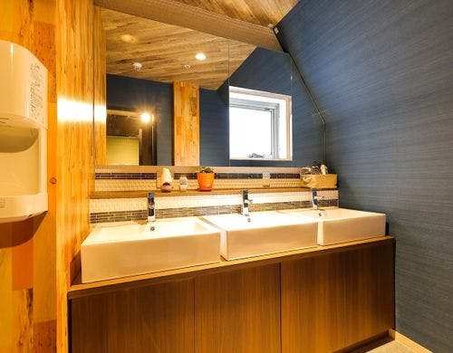 ・女性パウダールーム／コテ、アイロン完備