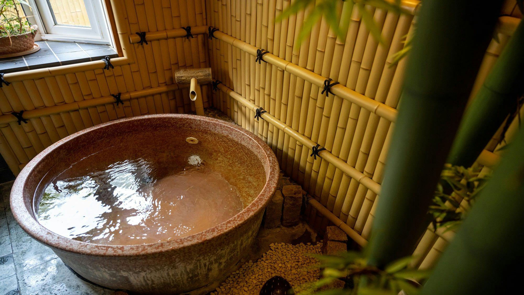 【Dead Sea Bath with Shigaraki-yaki】