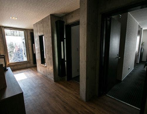 アパート内の廊下