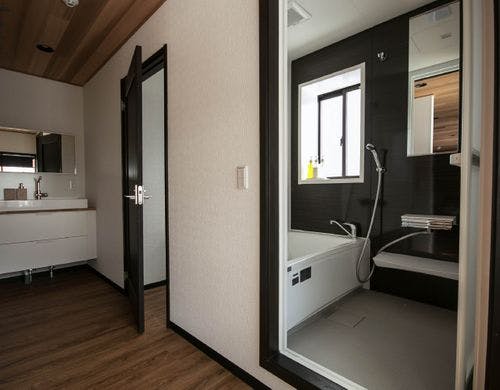 シャワー・トイレ別