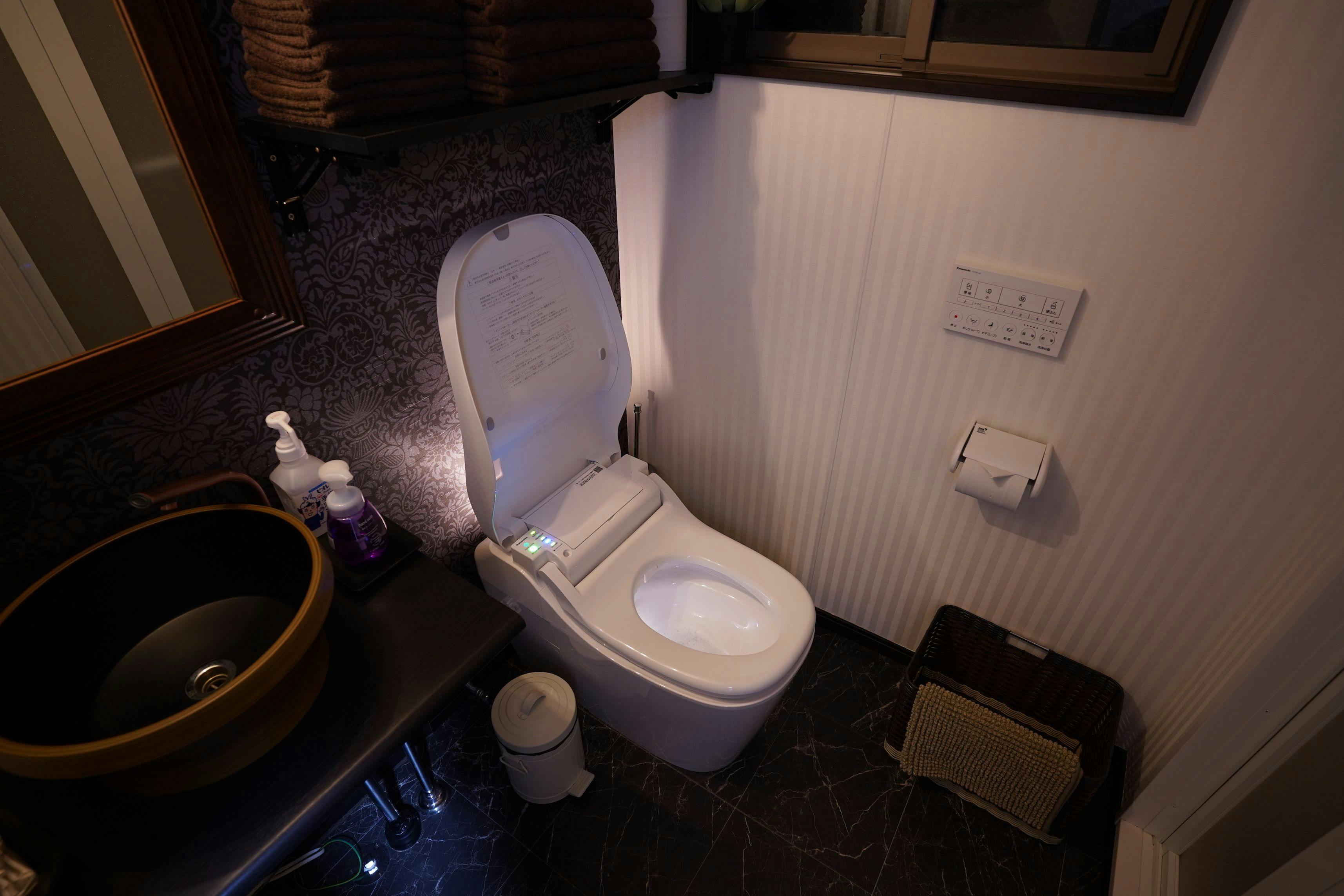 The Leaf Toilet