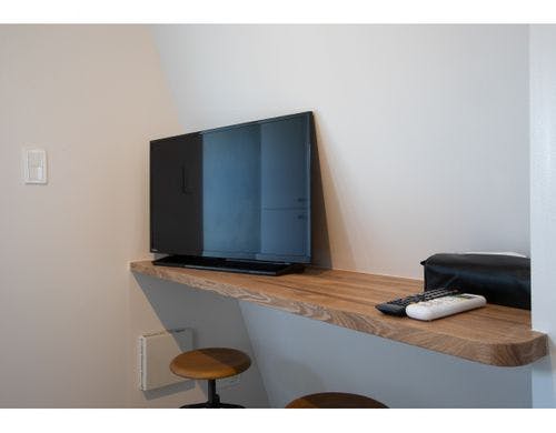 カウンターでTV鑑賞やお仕事も可能。