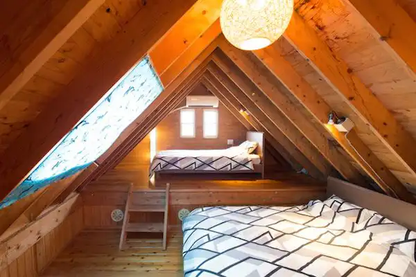 ภายในทำจากไม้ทั้งหมดในสไตล์บ้านไม้ซุง