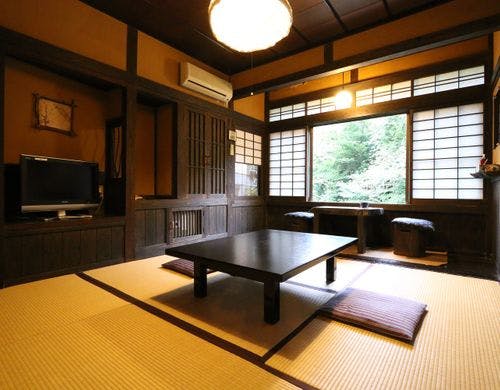 川沿いの和室です