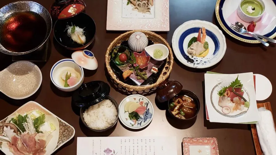 Adatara Onsen Hotel Paradise Hills