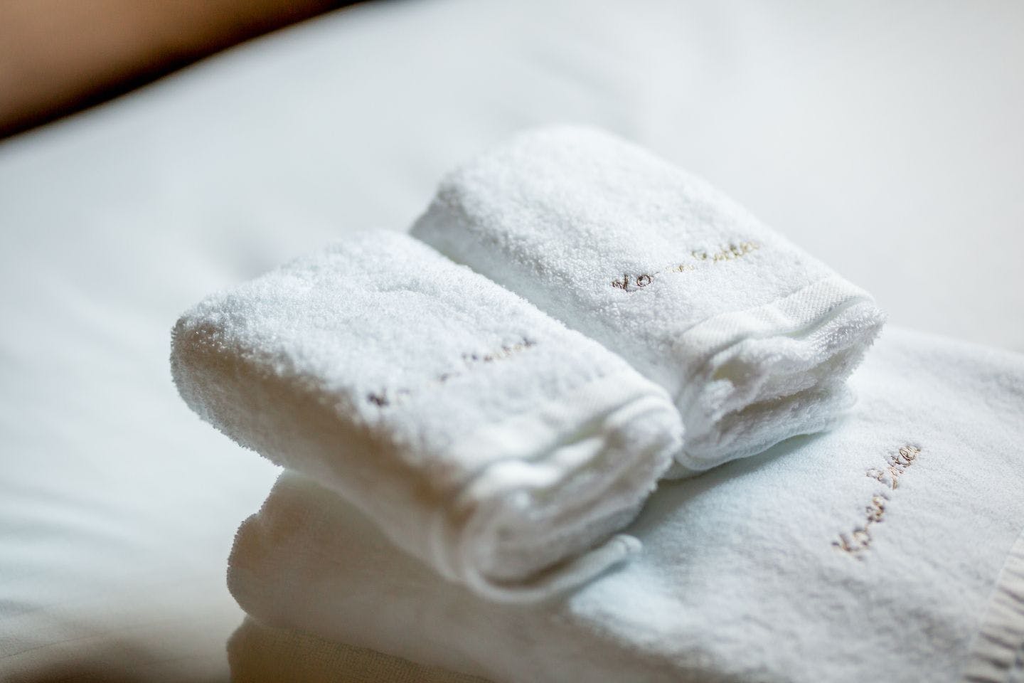 Syampu, perapi rambut, tuala dan lain-lain