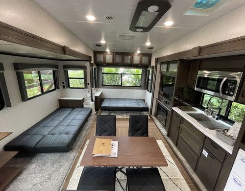 トレーラーリビング