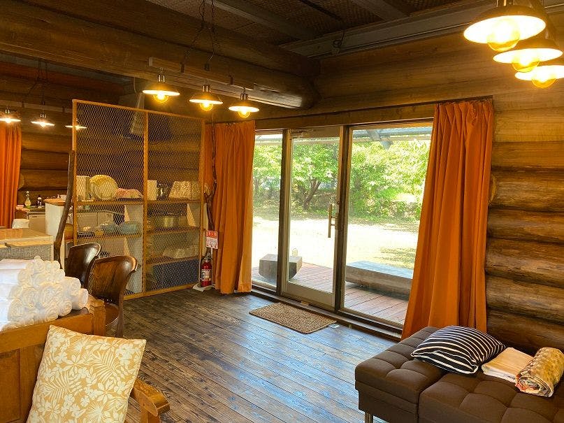 BAY MARINA Log House