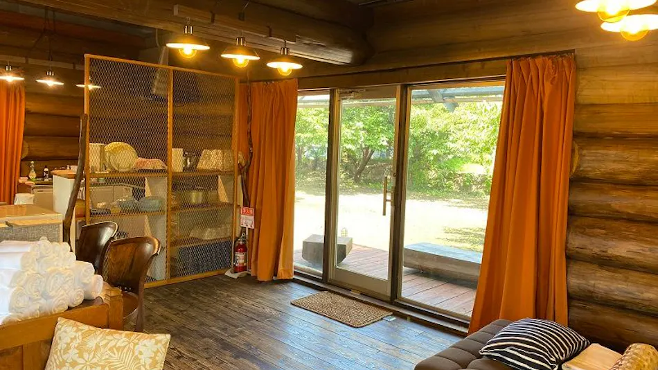 BAY MARINA Log House
