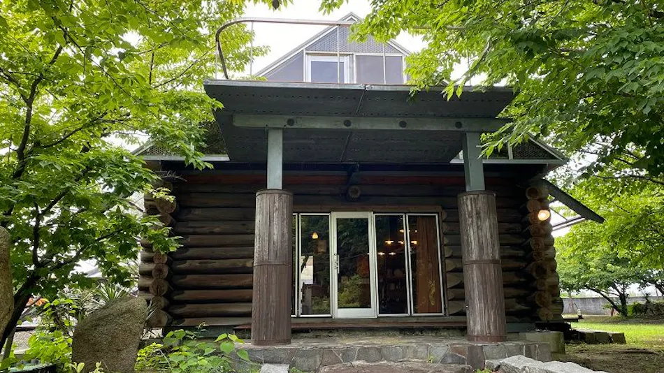 BAY MARINA Log House
