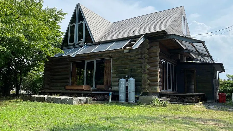 BAY MARINA Log House