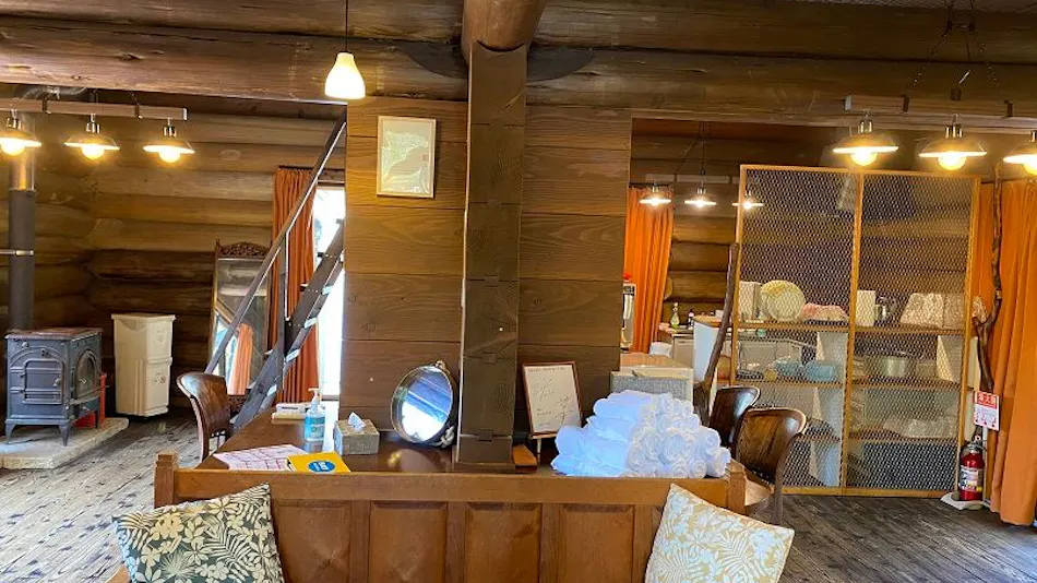 BAY MARINA Log House