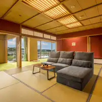 Junior Suite Kamar Twin Gaya Jepang dan Barat