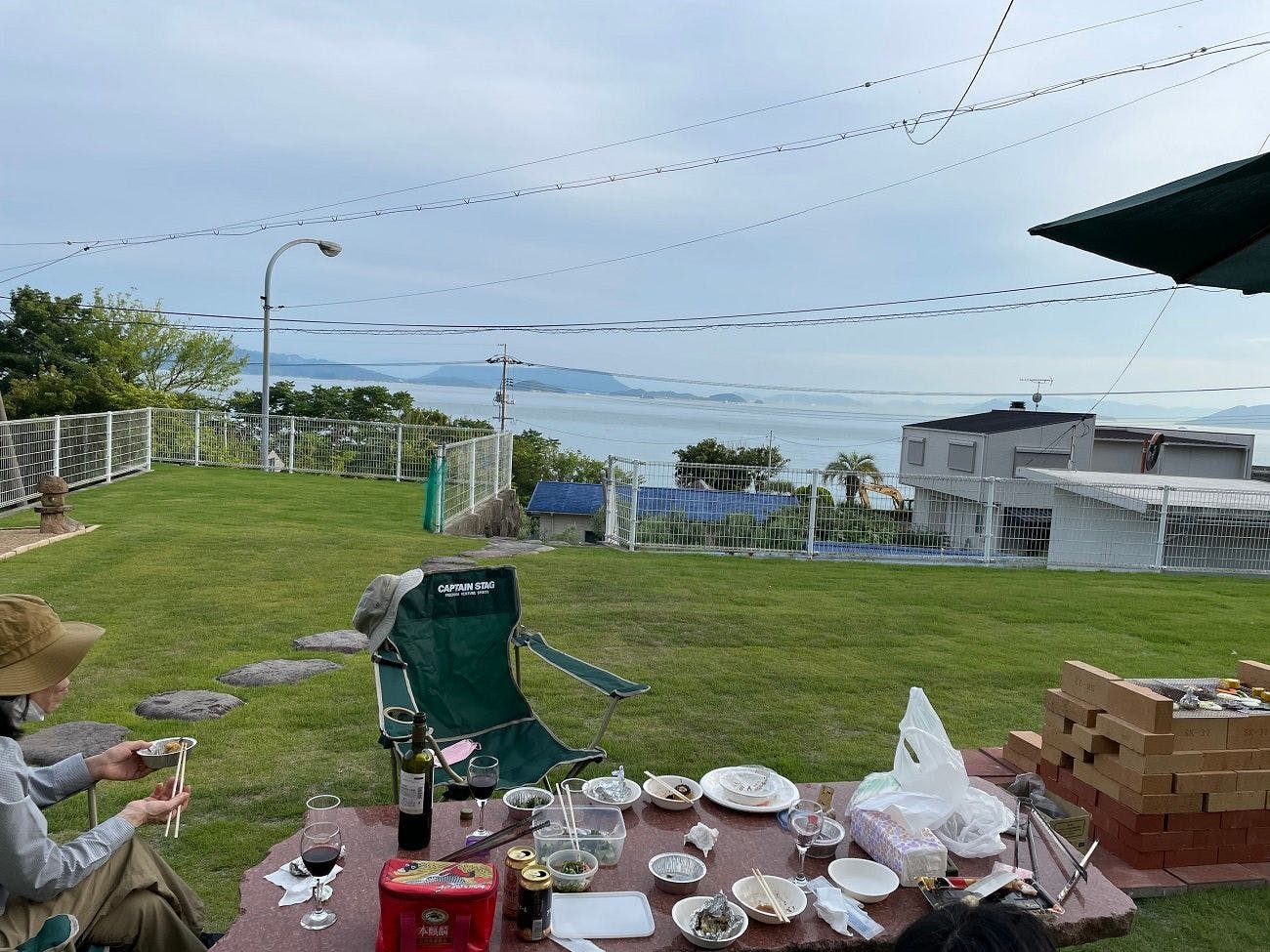 บาร์บีคิว - ทิวทัศน์จากสวน