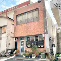 【ภายนอก】อาคารอิฐสีน้ำตาล