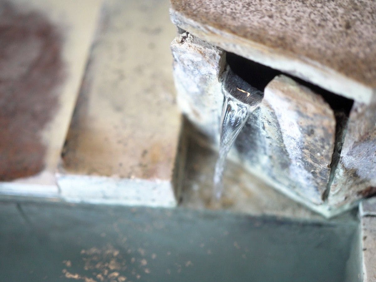 บ้านไม้ซุงพร้อมห้องอาบน้ำสาธารณะขนาดใหญ่