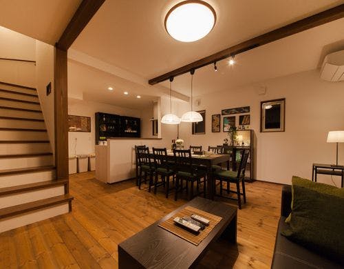 ワークスペースやトランポリンを併設