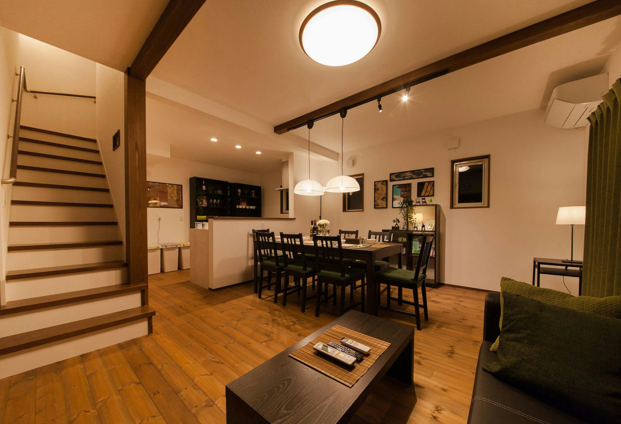 ห้องนั่งเล่นกว้างขวาง