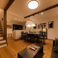 ห้องนั่งเล่นกว้างขวาง