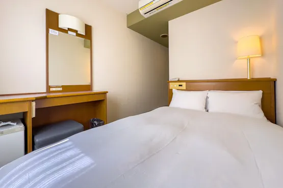 เตียงกว้างสำหรับการพักผ่อนอย่างสบาย