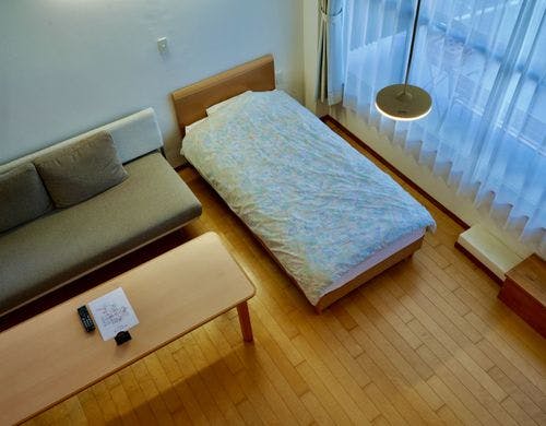 201号室ロフトからの部屋