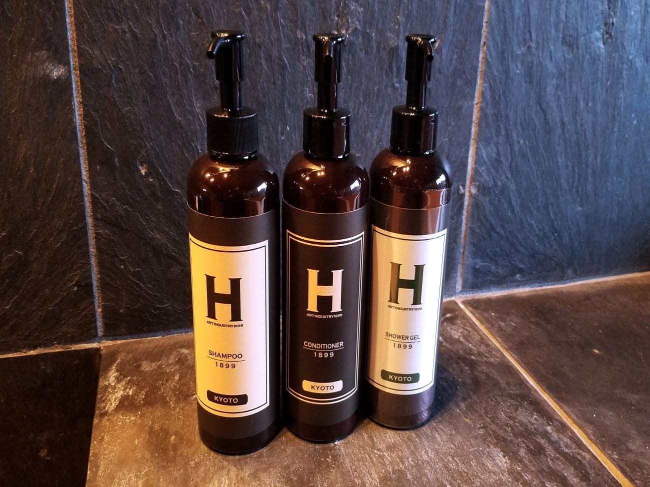 ชิกิ จูราคุ - สิ่งอำนวยความสะดวก