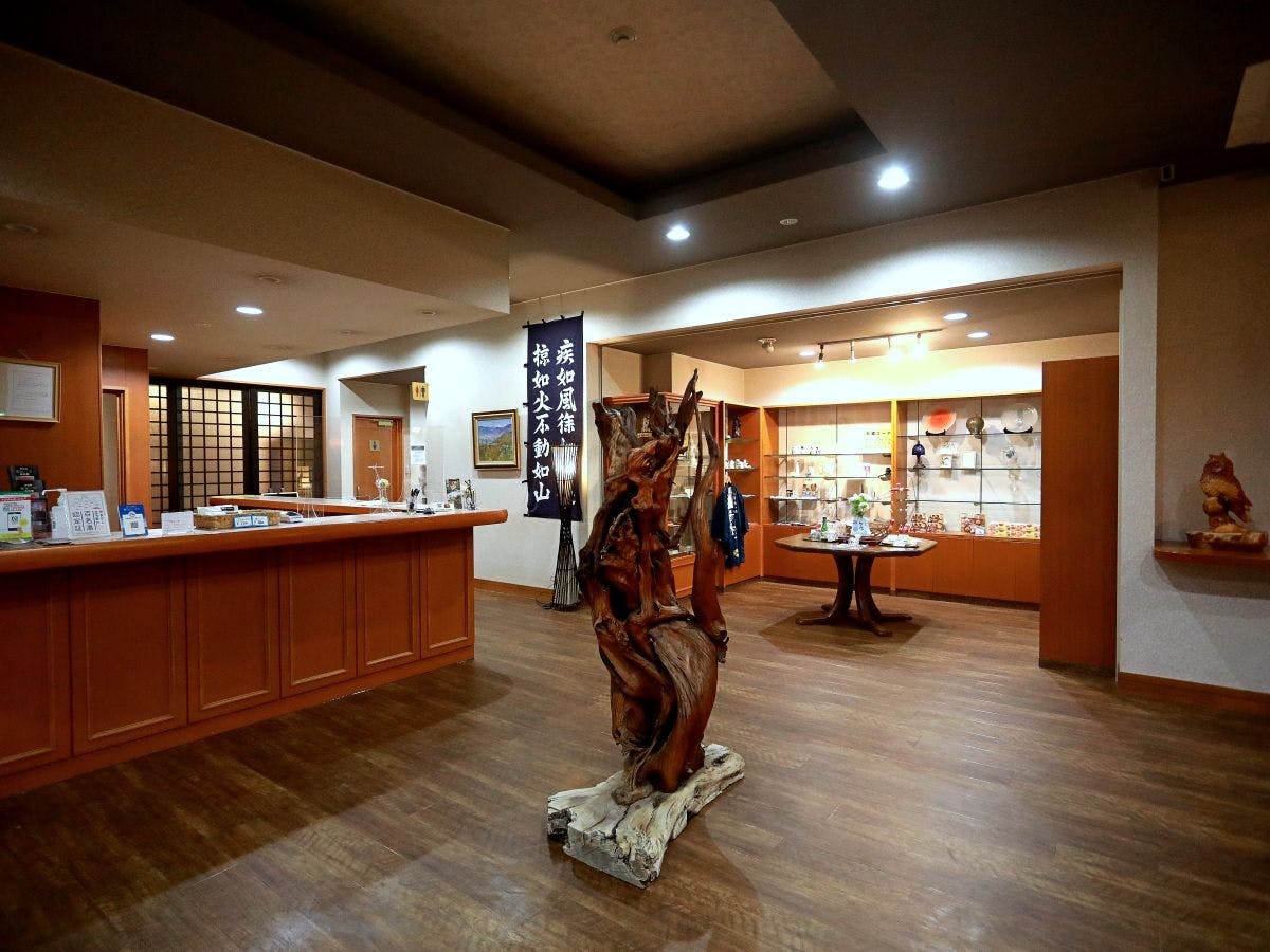 *［แผนกต้อนรับและร้านค้า］