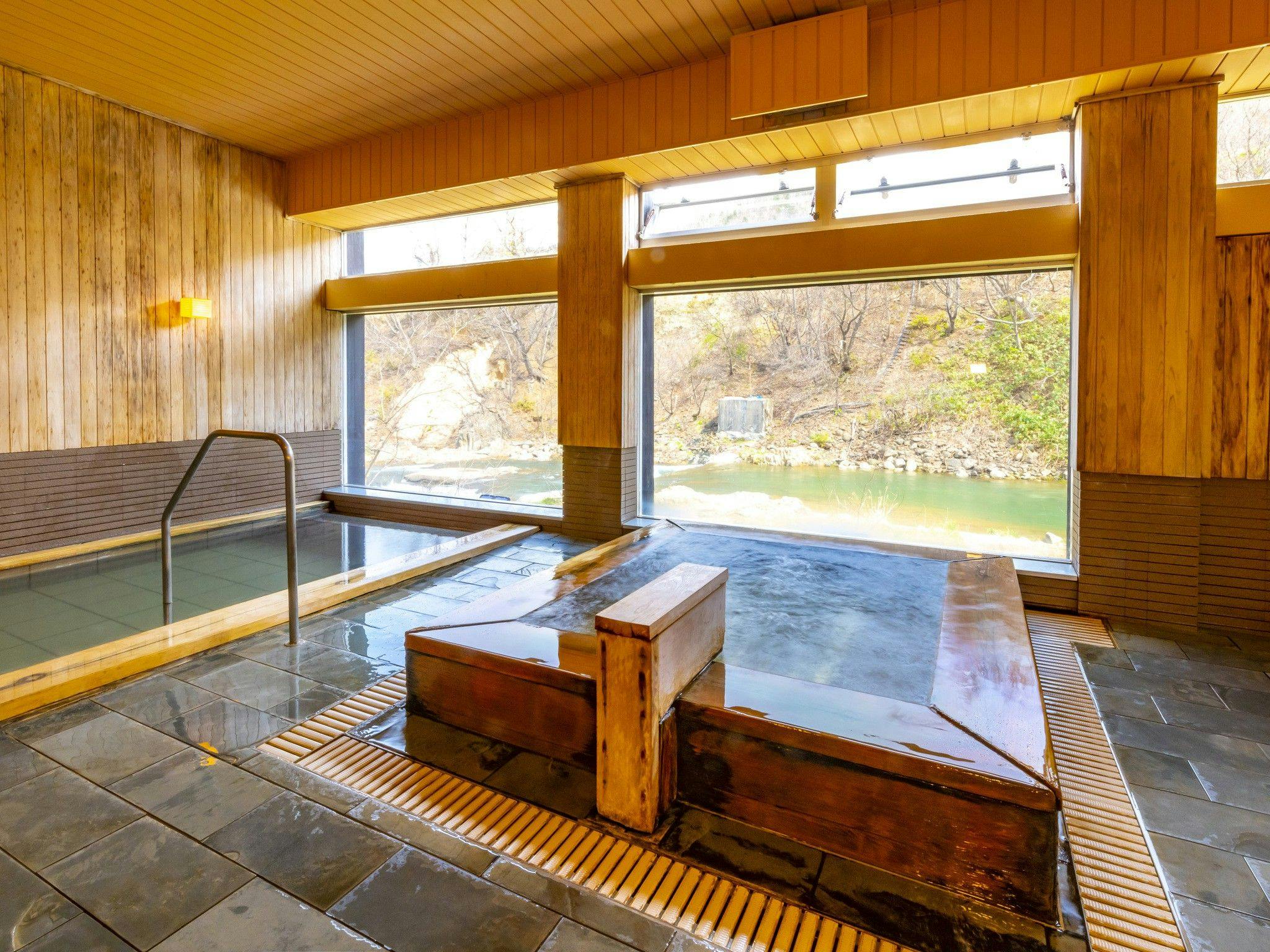 Hinoki wood bath image