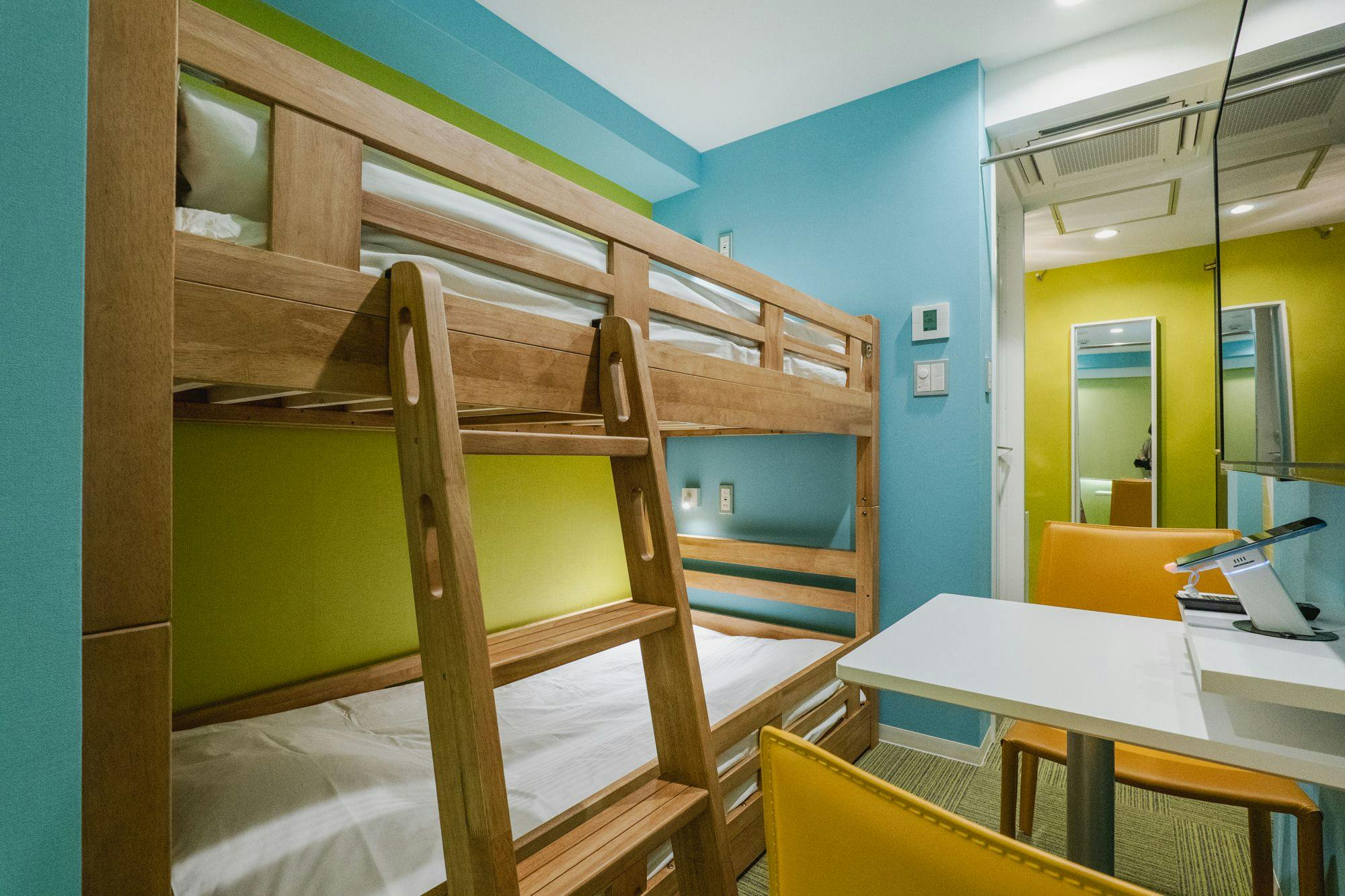 淋浴間】雙層床禁菸