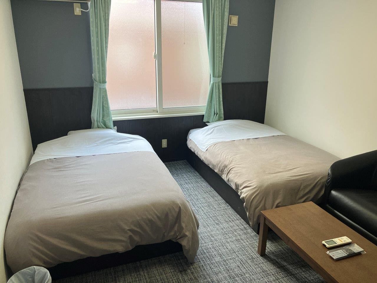 ห้องพักเตียงคู่ในอาคาร R ที่ปรับปรุงใหม่