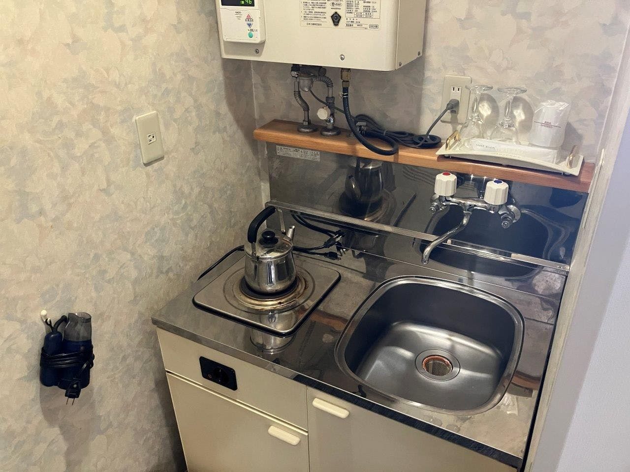 ห้องครัวแบบง่ายในอาคาร R