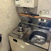 ห้องครัวแบบง่ายในอาคาร R