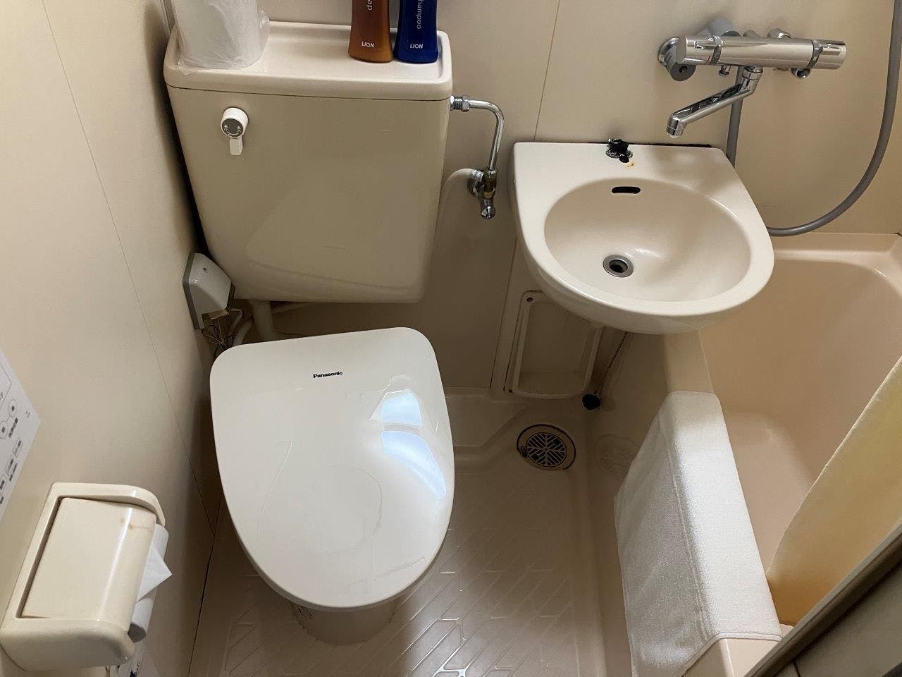 ห้องน้ำยูนิตในอาคาร R ที่ปรับปรุงใหม่