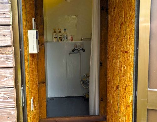 【共有シャワールーム完備《計２室》】