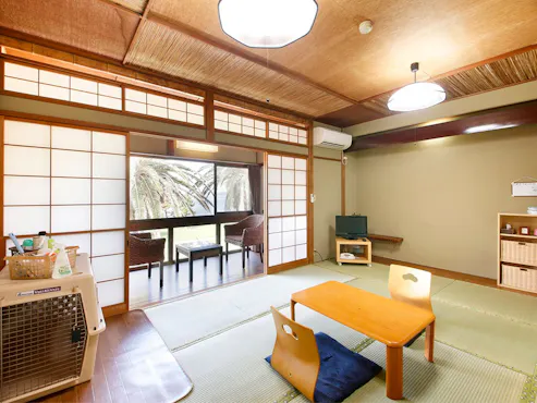 เป็นห้องสไตล์ญี่ปุ่นขนาด 8 เสื่อ + 2 เสื่อ (ระเบียงกว้าง)