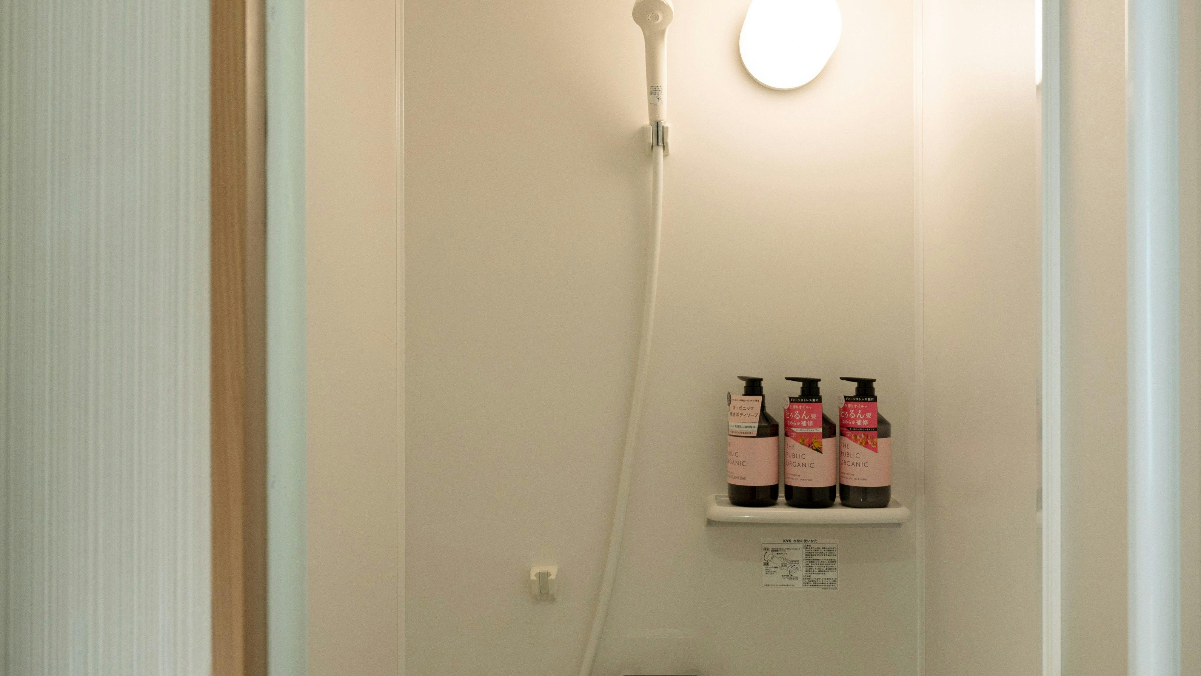 มีห้องอาบน้ำและห้องสุขาส่วนตัวครบทุกยูนิต