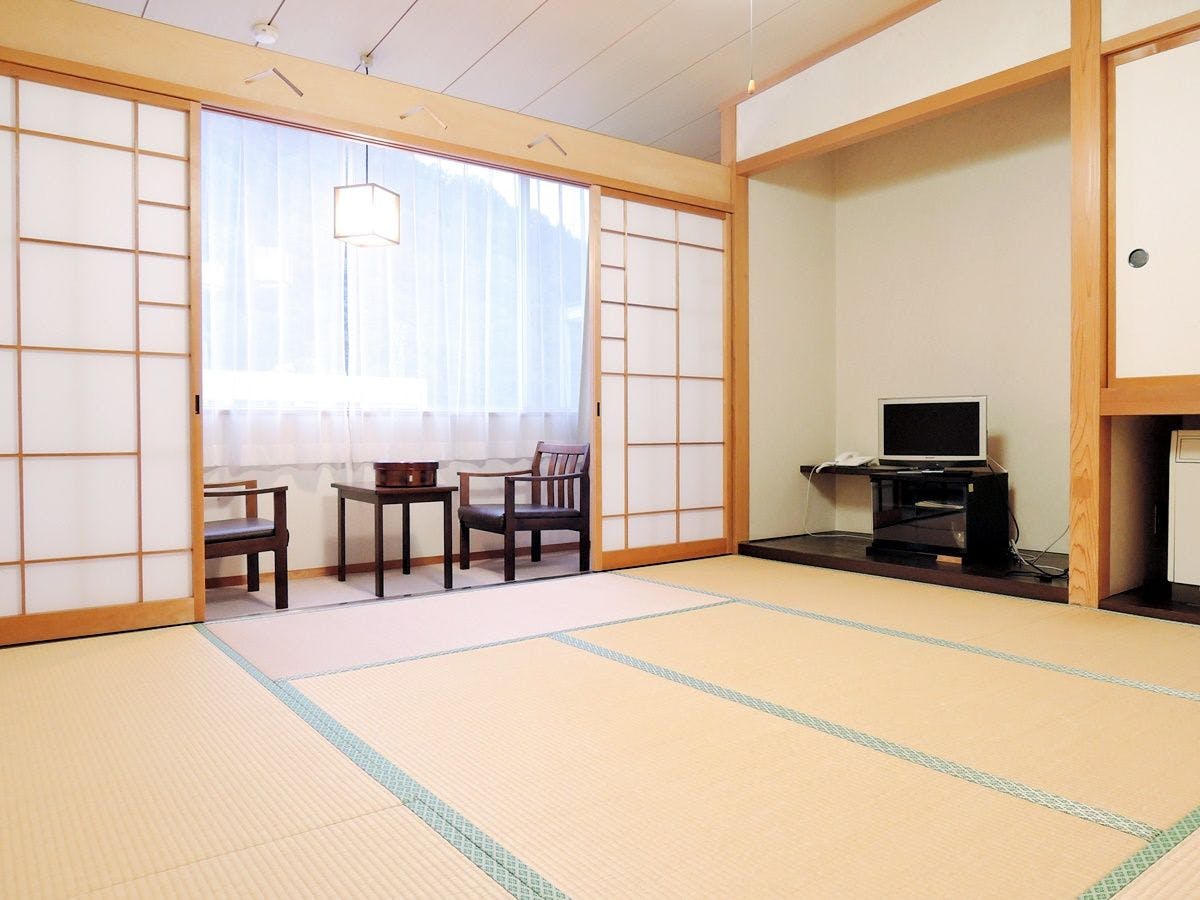 *【ห้องพัก】ห้องสไตล์ญี่ปุ่น 8 เสื่อทาทามิ + 4.5 เสื่อทาทามิ
