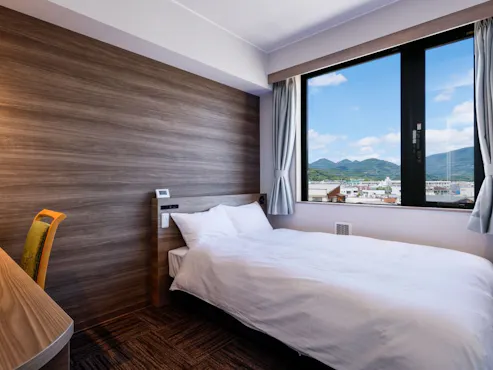 Tempat tidur semi-double