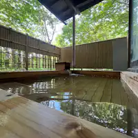 บ่อน้ำร้อนกลางแจ้งชาย