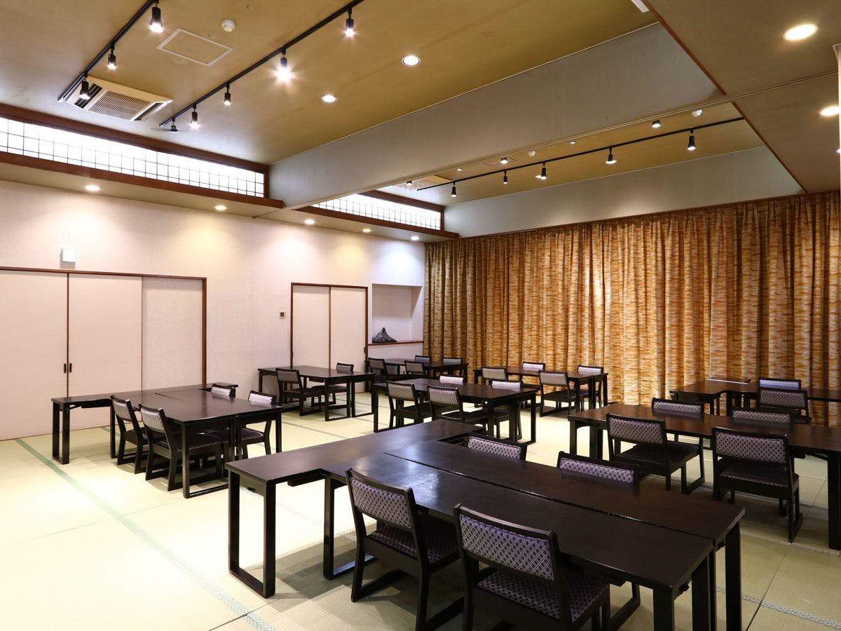 [ห้องจัดเลี้ยง] สามารถจองแบบเหมาทั้งห้องได้＊