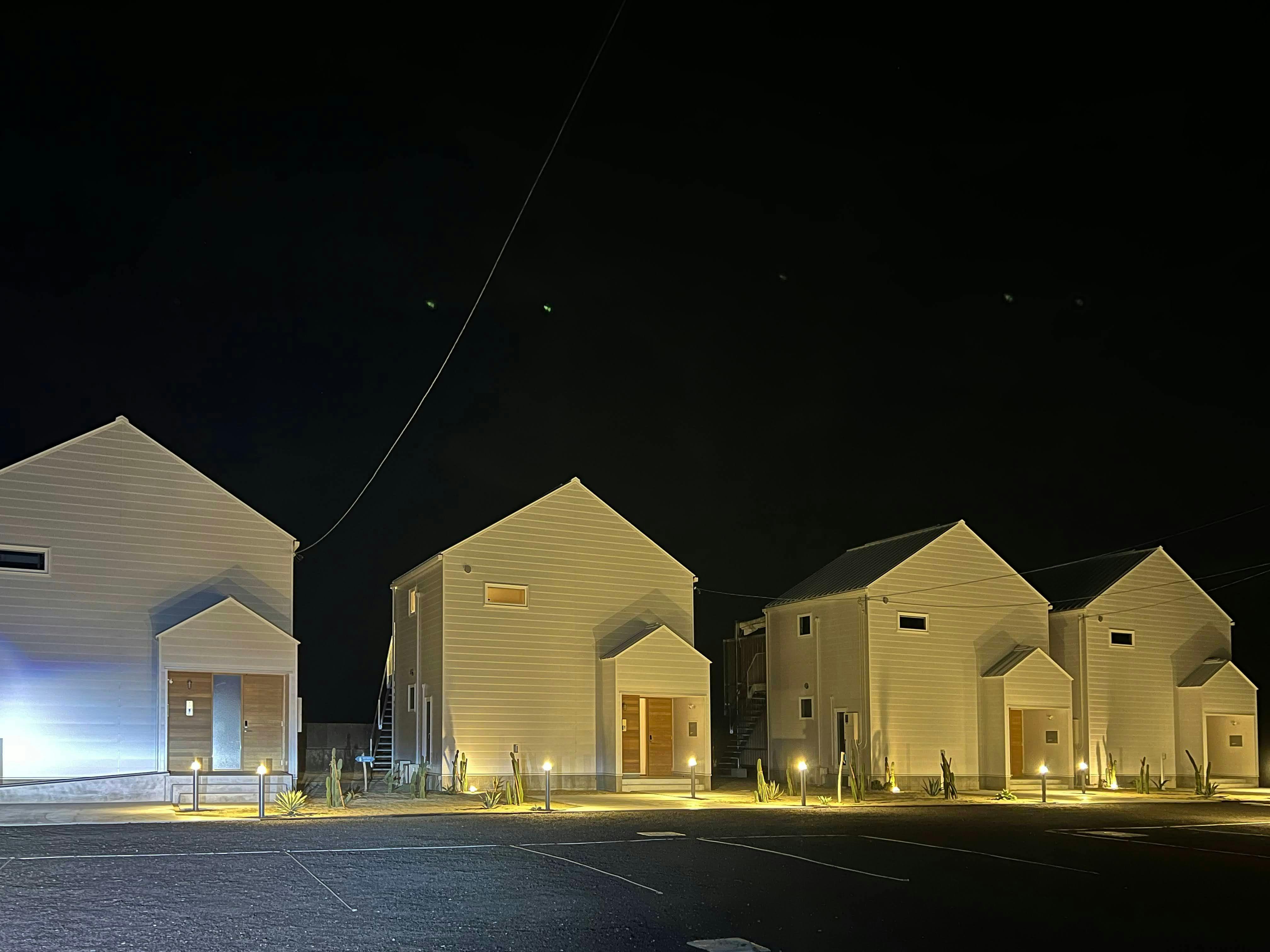 0Cero เป็นอาคารที่อยู่ทางด้านซ้าย (ตะวันตก) สุด