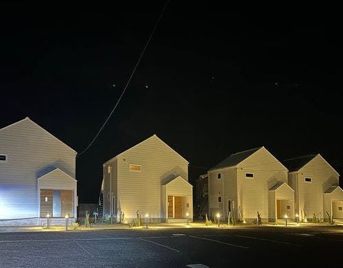 ０Ceroは左（西）側の端の建物です。