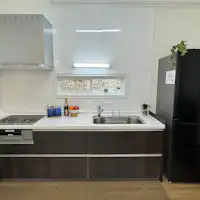 IH 2 tungku, dilengkapi dengan kulkas