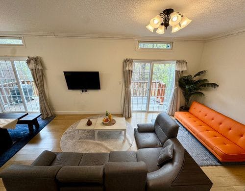 ビビットカラーのソファ