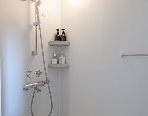 シャワールーム（トレーラーハウス）